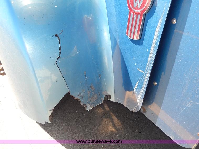 image for item I9298 2005 Kenworth W900L semi truck