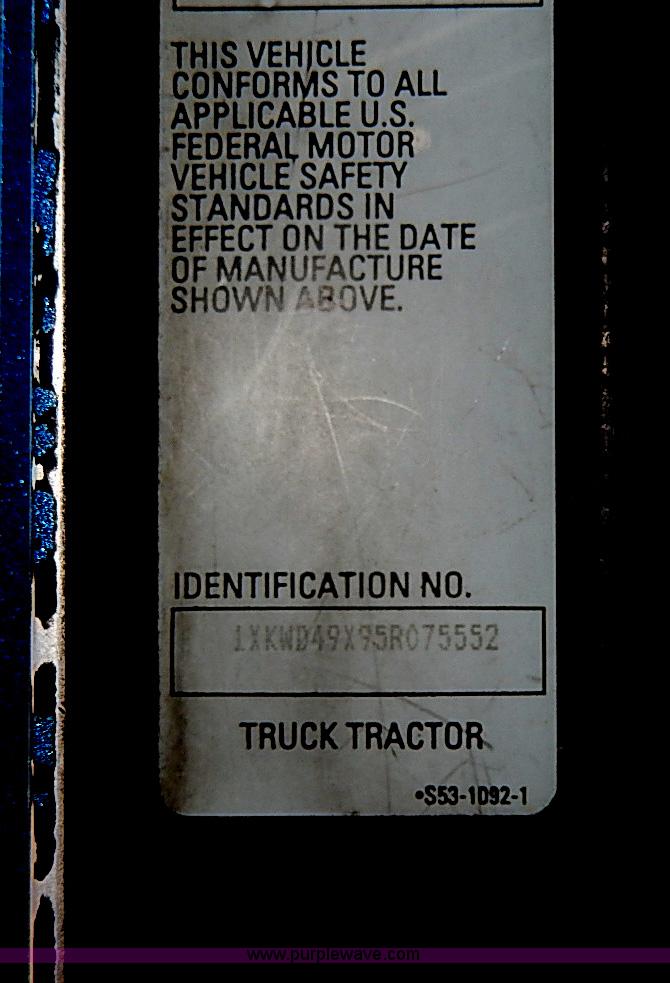 image for item I9298 2005 Kenworth W900L semi truck