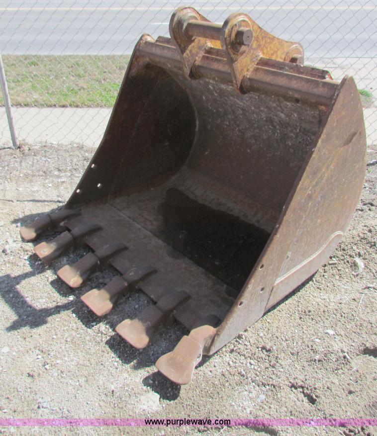 image for item AX9548 Caterpillar six tooth bucket