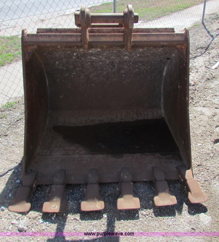 image for item AX9548 Caterpillar six tooth bucket