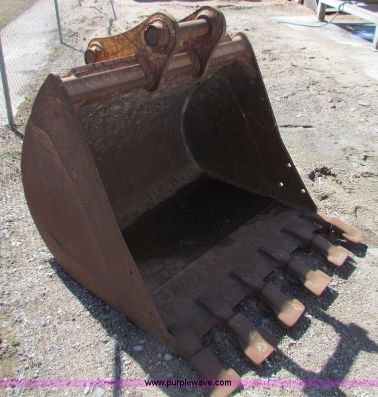 image for item AX9548 Caterpillar six tooth bucket