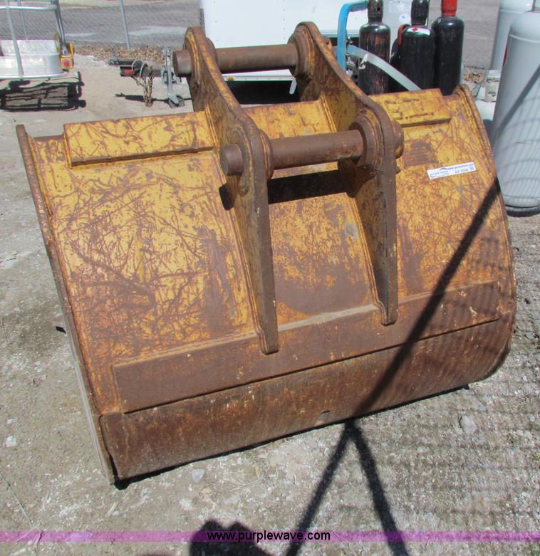 image for item AX9548 Caterpillar six tooth bucket