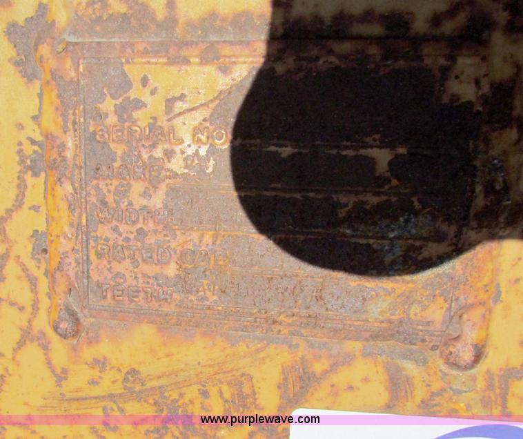 image for item AX9548 Caterpillar six tooth bucket