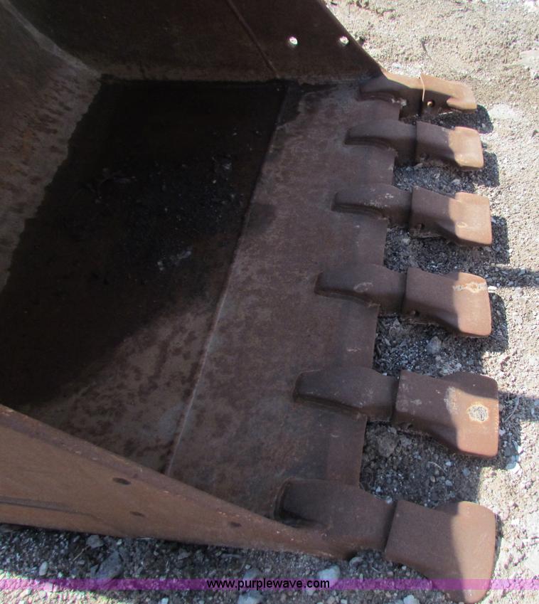 image for item AX9548 Caterpillar six tooth bucket