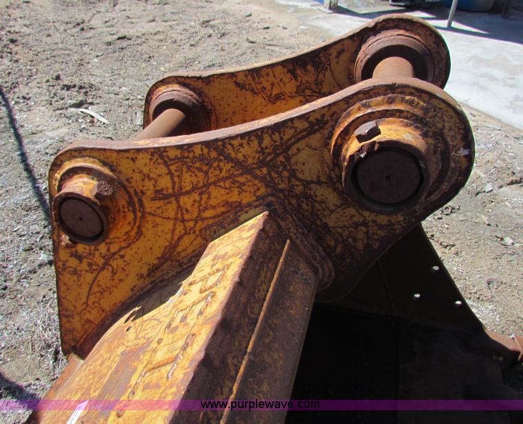 image for item AX9548 Caterpillar six tooth bucket