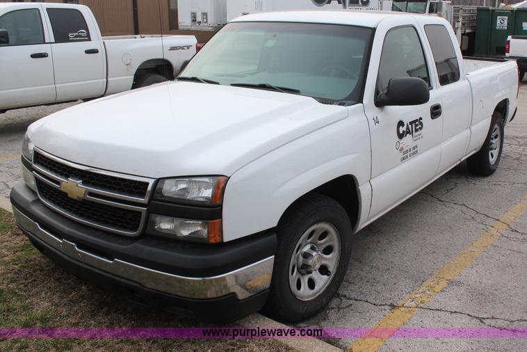 image for item C1920 2007 Chevrolet Silverado 1500 Ext. Cab pickup truck