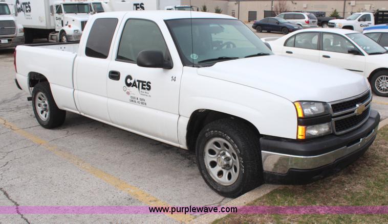 image for item C1920 2007 Chevrolet Silverado 1500 Ext. Cab pickup truck