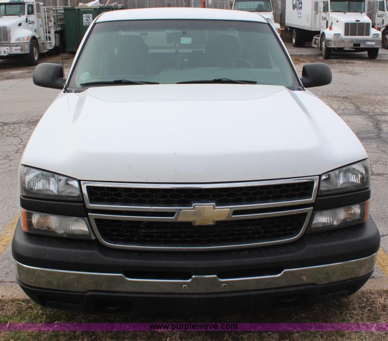 image for item C1920 2007 Chevrolet Silverado 1500 Ext. Cab pickup truck