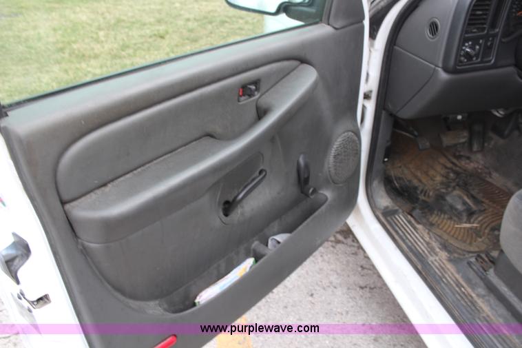 image for item C1920 2007 Chevrolet Silverado 1500 Ext. Cab pickup truck