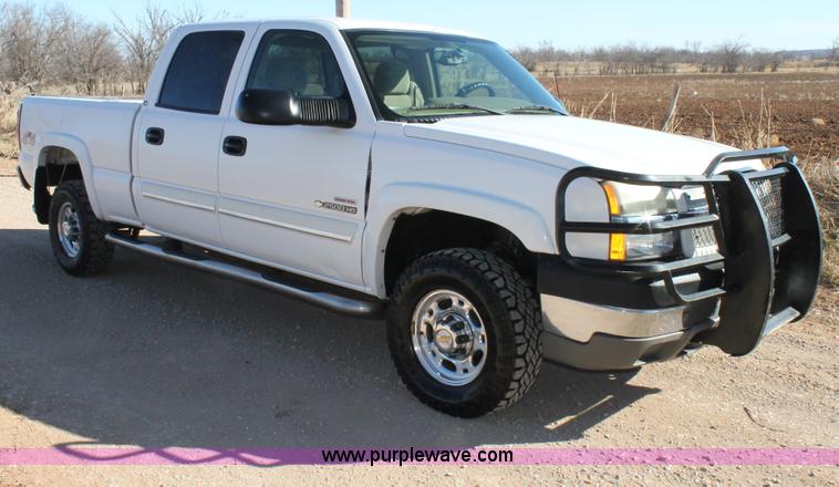 image for item C3731 2004 Chevrolet Silverado 2500HD Crew Cab pickup truck