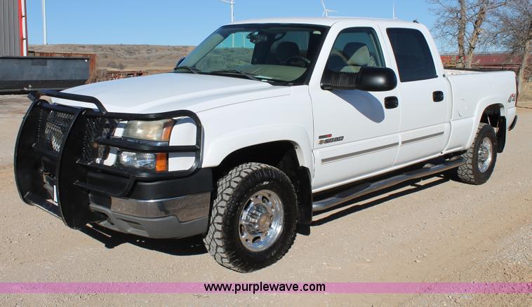 image for item C3731 2004 Chevrolet Silverado 2500HD Crew Cab pickup truck