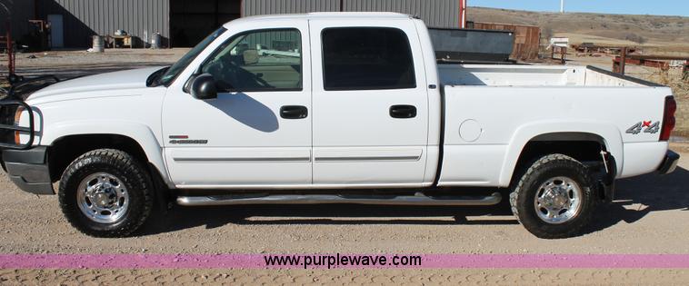 image for item C3731 2004 Chevrolet Silverado 2500HD Crew Cab pickup truck