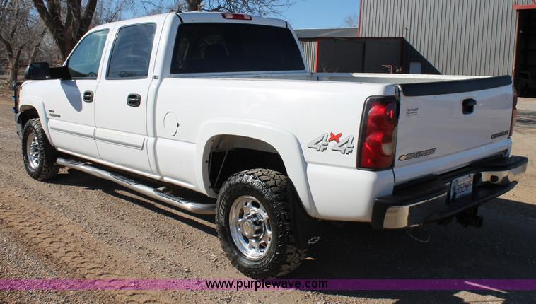 image for item C3731 2004 Chevrolet Silverado 2500HD Crew Cab pickup truck