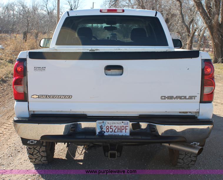 image for item C3731 2004 Chevrolet Silverado 2500HD Crew Cab pickup truck