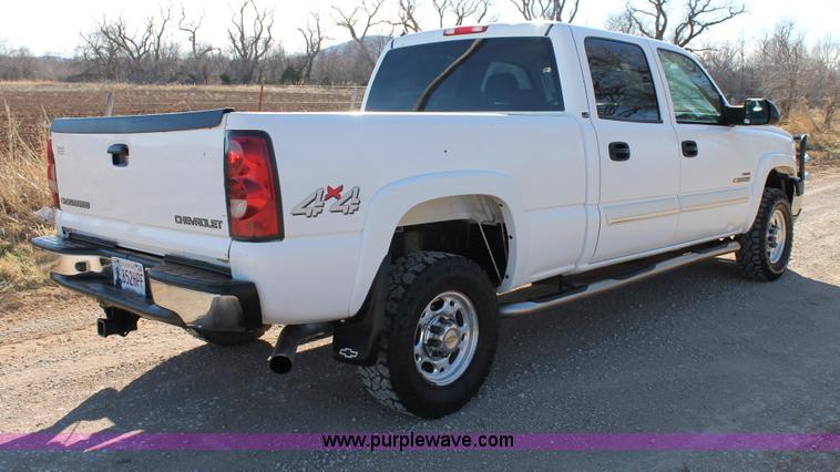 image for item C3731 2004 Chevrolet Silverado 2500HD Crew Cab pickup truck