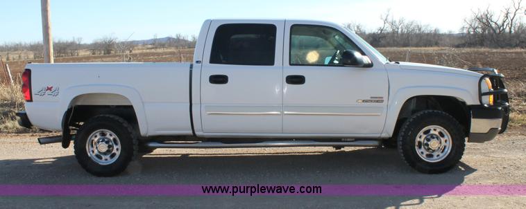 image for item C3731 2004 Chevrolet Silverado 2500HD Crew Cab pickup truck