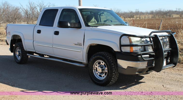 image for item C3731 2004 Chevrolet Silverado 2500HD Crew Cab pickup truck