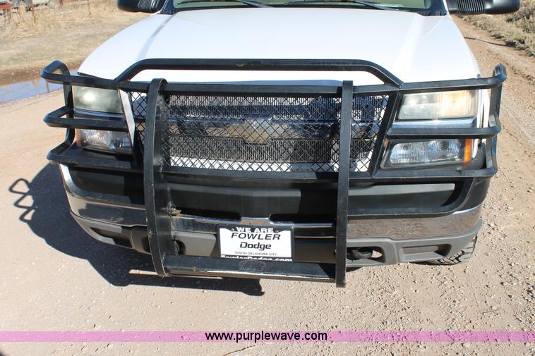image for item C3731 2004 Chevrolet Silverado 2500HD Crew Cab pickup truck