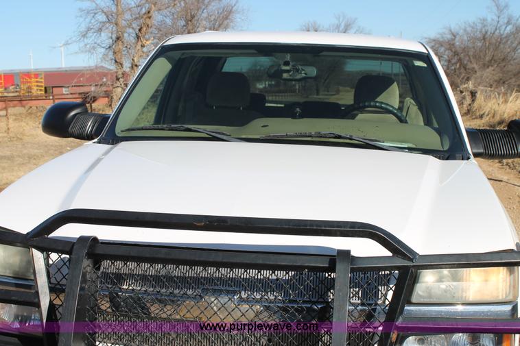 image for item C3731 2004 Chevrolet Silverado 2500HD Crew Cab pickup truck