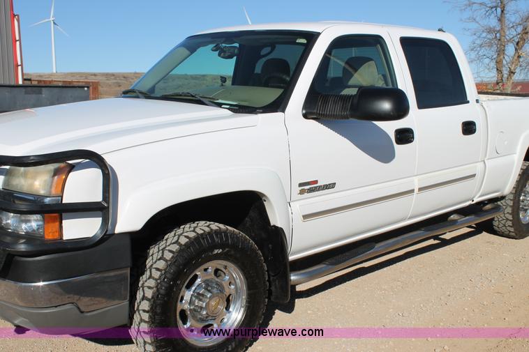 image for item C3731 2004 Chevrolet Silverado 2500HD Crew Cab pickup truck
