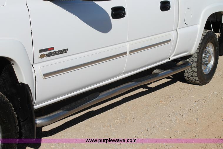 image for item C3731 2004 Chevrolet Silverado 2500HD Crew Cab pickup truck