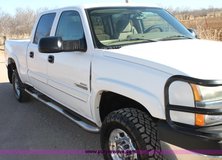 image for item C3731 2004 Chevrolet Silverado 2500HD Crew Cab pickup truck