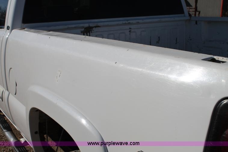 image for item C3731 2004 Chevrolet Silverado 2500HD Crew Cab pickup truck