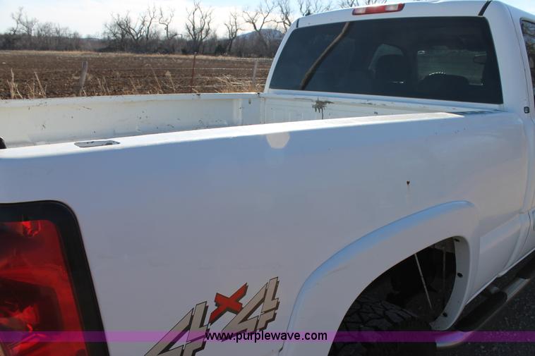 image for item C3731 2004 Chevrolet Silverado 2500HD Crew Cab pickup truck