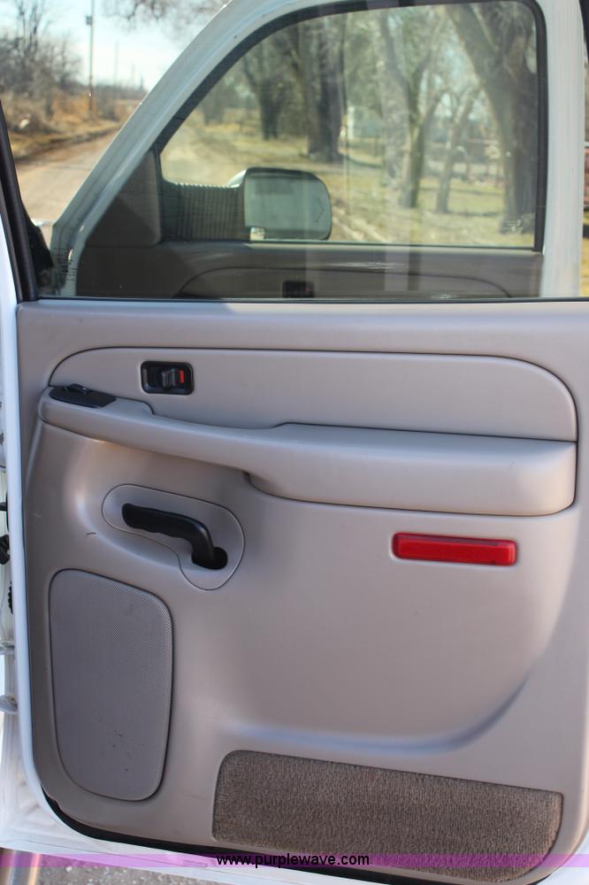 image for item C3731 2004 Chevrolet Silverado 2500HD Crew Cab pickup truck