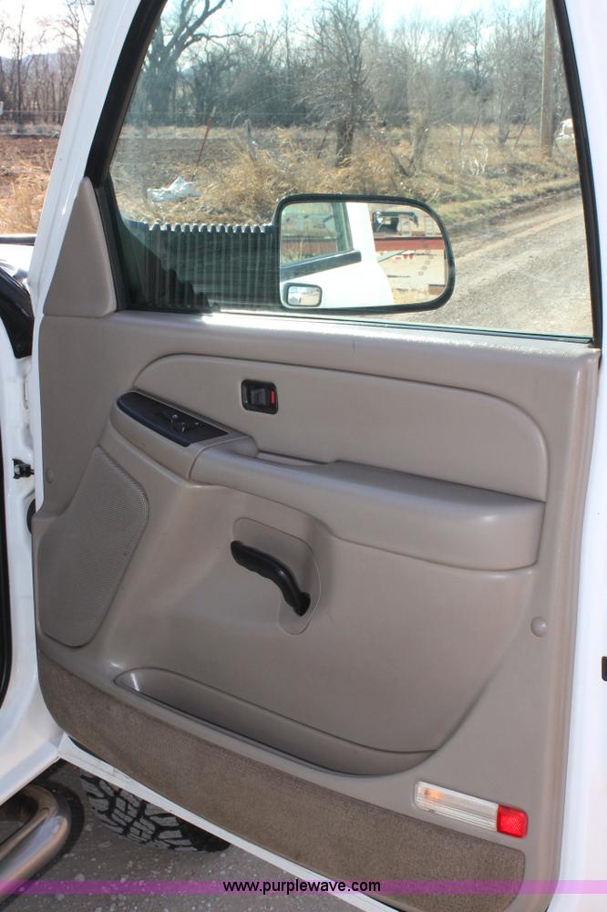 image for item C3731 2004 Chevrolet Silverado 2500HD Crew Cab pickup truck