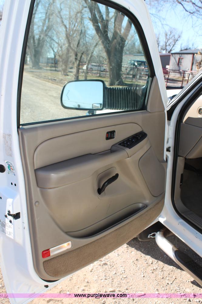 image for item C3731 2004 Chevrolet Silverado 2500HD Crew Cab pickup truck