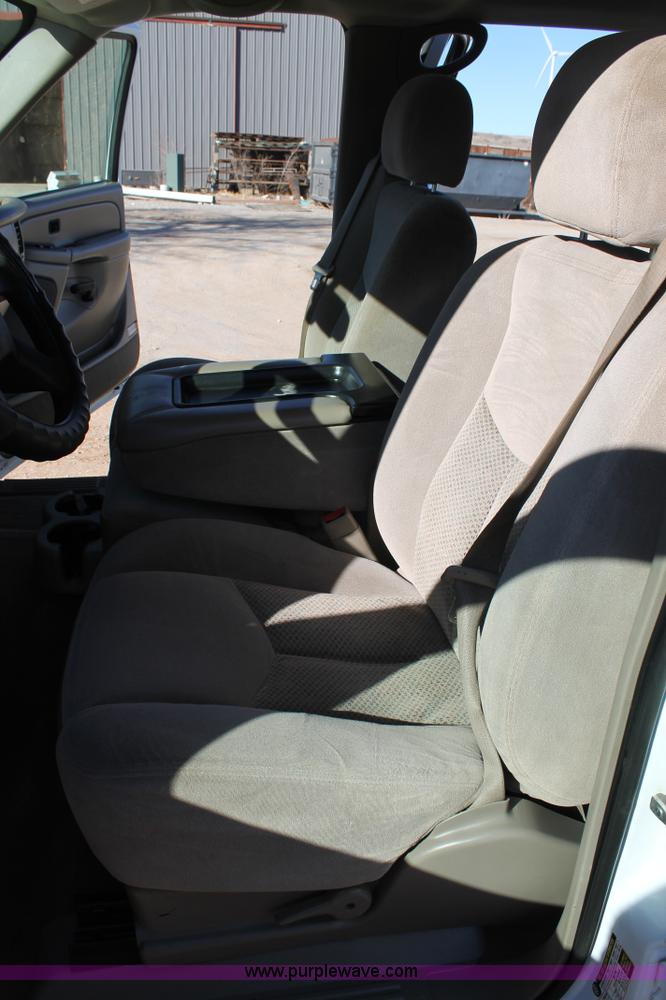 image for item C3731 2004 Chevrolet Silverado 2500HD Crew Cab pickup truck