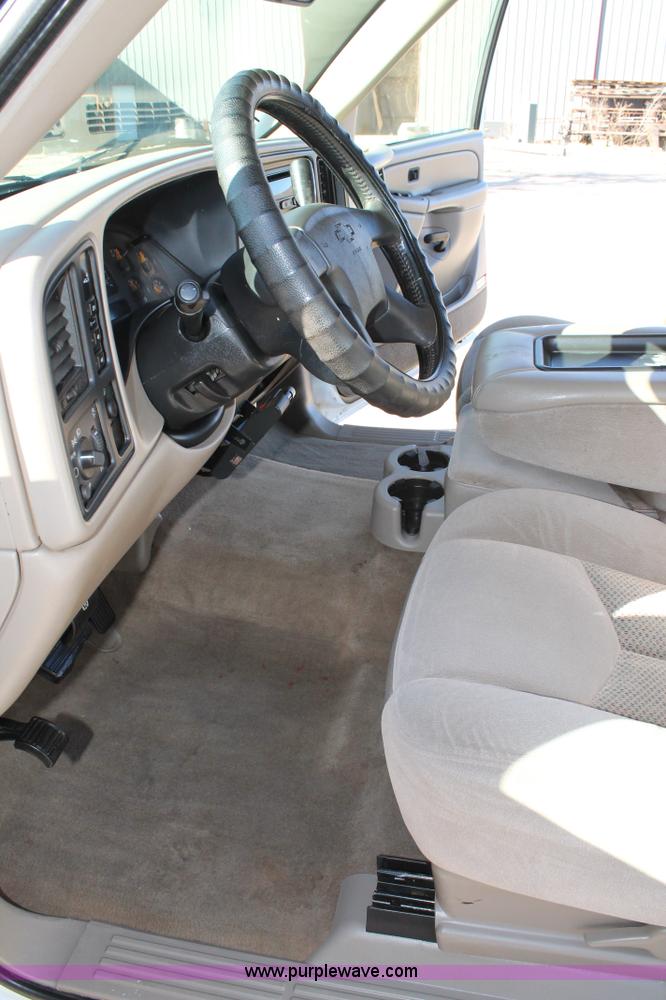 image for item C3731 2004 Chevrolet Silverado 2500HD Crew Cab pickup truck