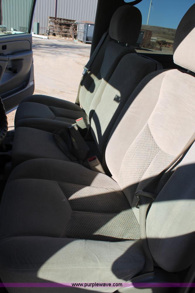 image for item C3731 2004 Chevrolet Silverado 2500HD Crew Cab pickup truck