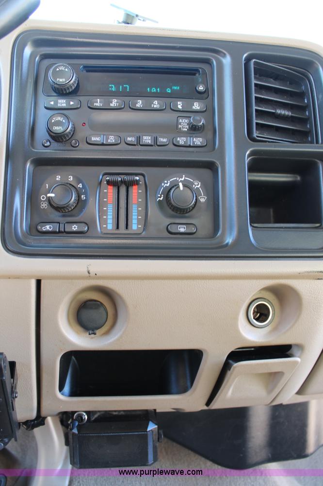 image for item C3731 2004 Chevrolet Silverado 2500HD Crew Cab pickup truck