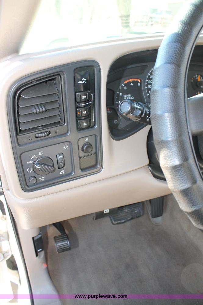 image for item C3731 2004 Chevrolet Silverado 2500HD Crew Cab pickup truck