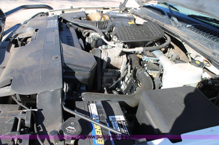 image for item C3731 2004 Chevrolet Silverado 2500HD Crew Cab pickup truck