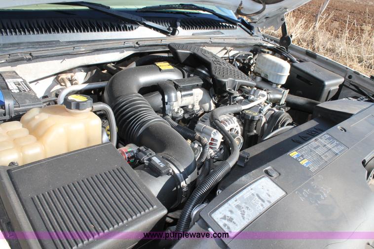 image for item C3731 2004 Chevrolet Silverado 2500HD Crew Cab pickup truck