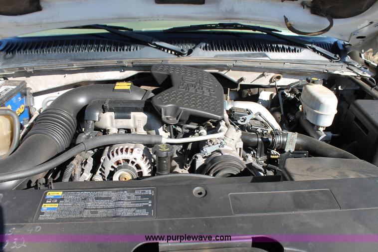 image for item C3731 2004 Chevrolet Silverado 2500HD Crew Cab pickup truck