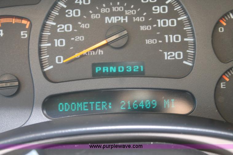 image for item C3731 2004 Chevrolet Silverado 2500HD Crew Cab pickup truck