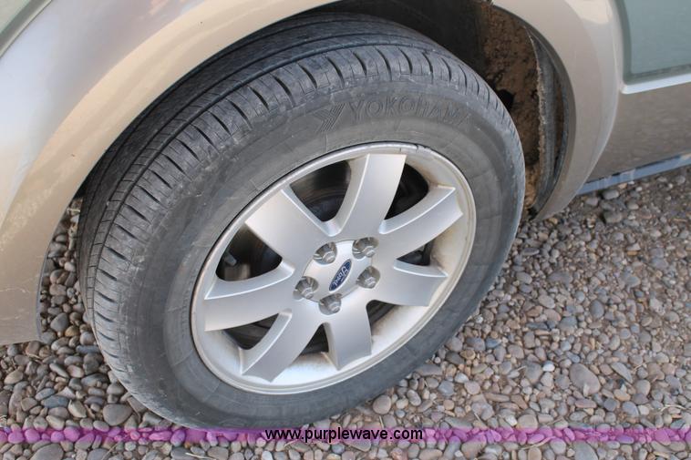 image for item C3780 2006 Ford Freestyle SE van