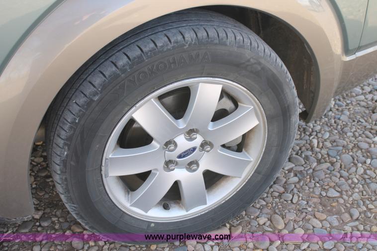 image for item C3780 2006 Ford Freestyle SE van