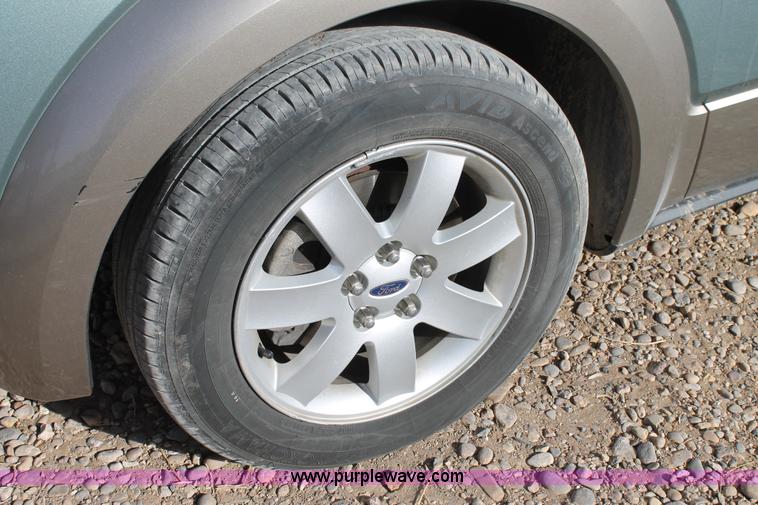 image for item C3780 2006 Ford Freestyle SE van