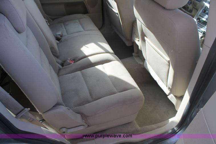 image for item C3780 2006 Ford Freestyle SE van