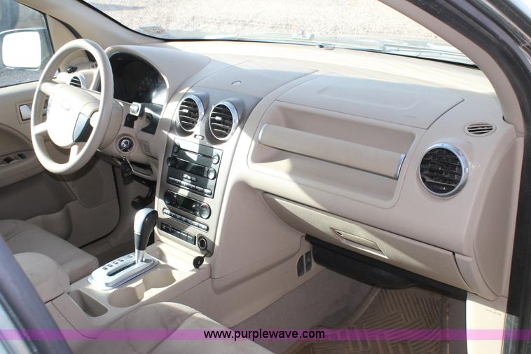 image for item C3780 2006 Ford Freestyle SE van