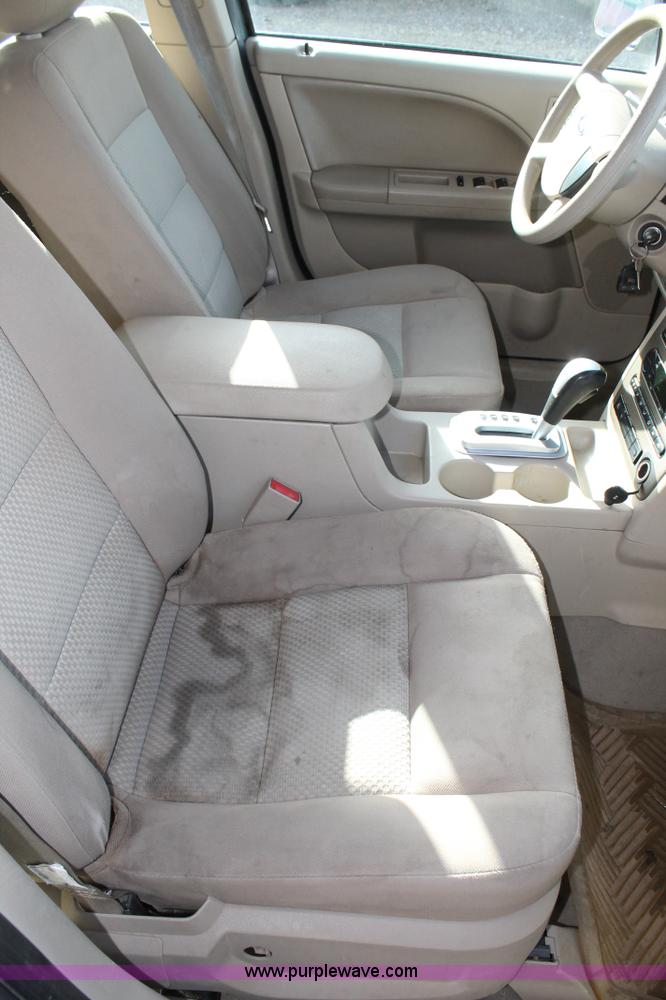 image for item C3780 2006 Ford Freestyle SE van