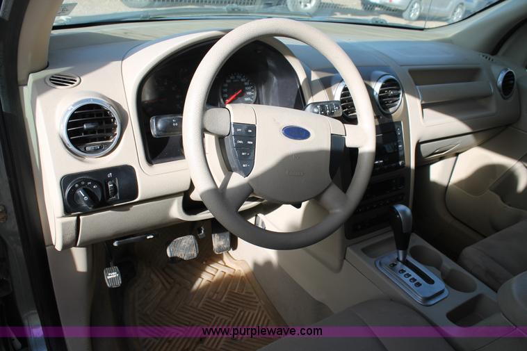 image for item C3780 2006 Ford Freestyle SE van