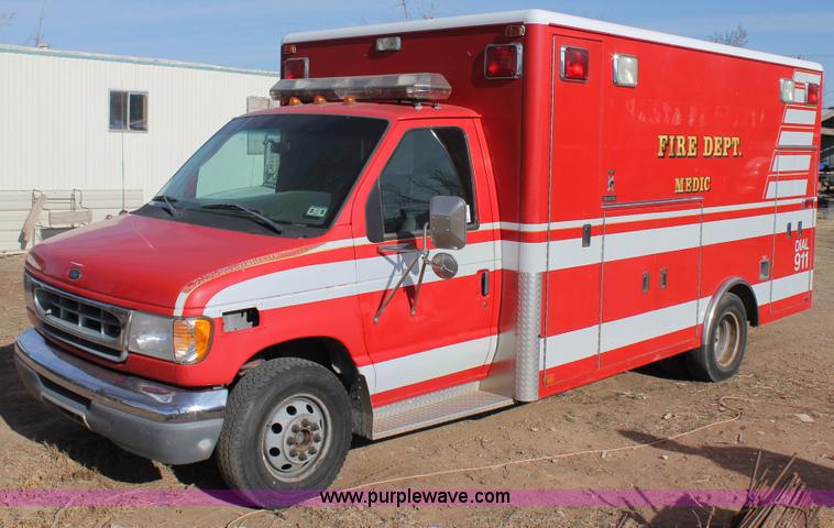 image for item C3783 1999 Ford Econoline E450 ambulance