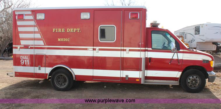 image for item C3783 1999 Ford Econoline E450 ambulance