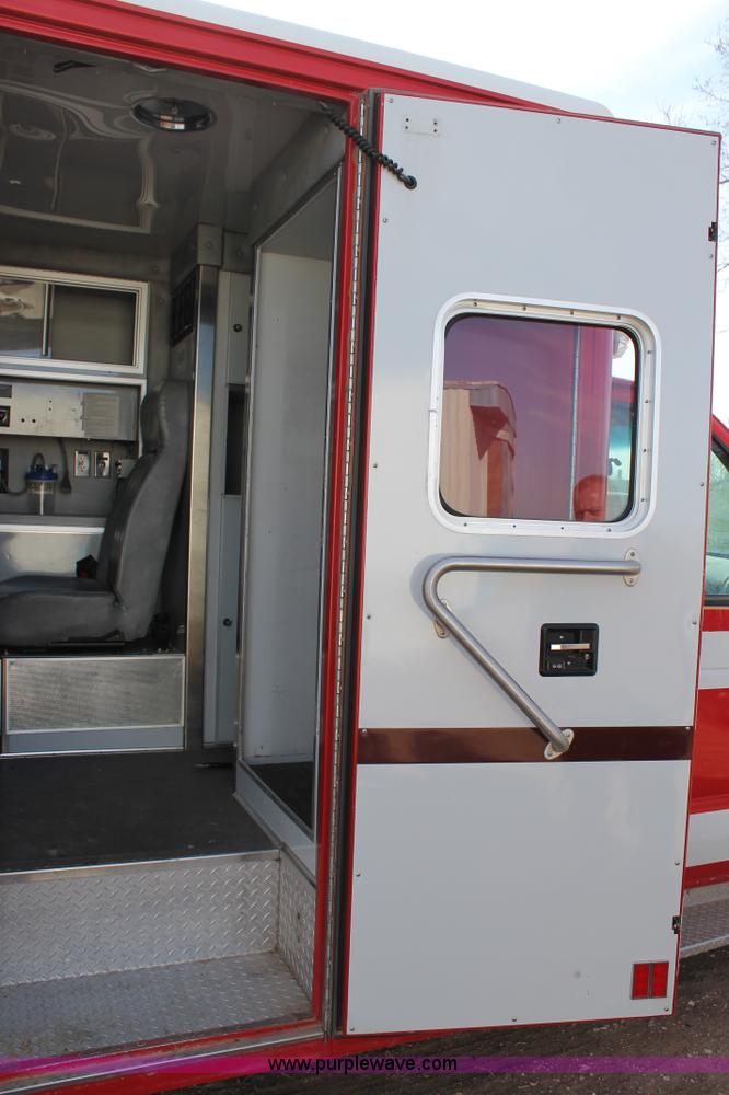 image for item C3783 1999 Ford Econoline E450 ambulance